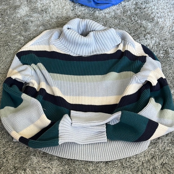 Cropped Sweater - Picture 1 of 2